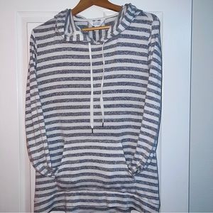 —> Market & Spruce lightweight, hoodie sweatshirt